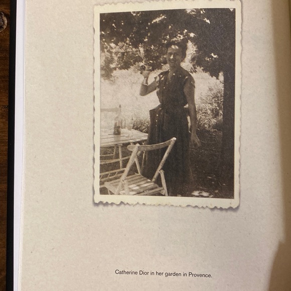 Miss. Dior A Story of courage & Couture. - Picture 9 of 12